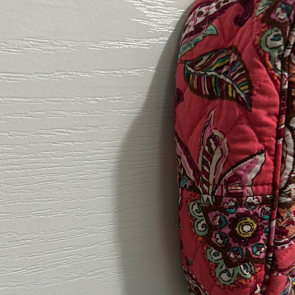 Vera Bradley Pink Shoulder Bag with Vibrant Design - Picture 4 of 7
